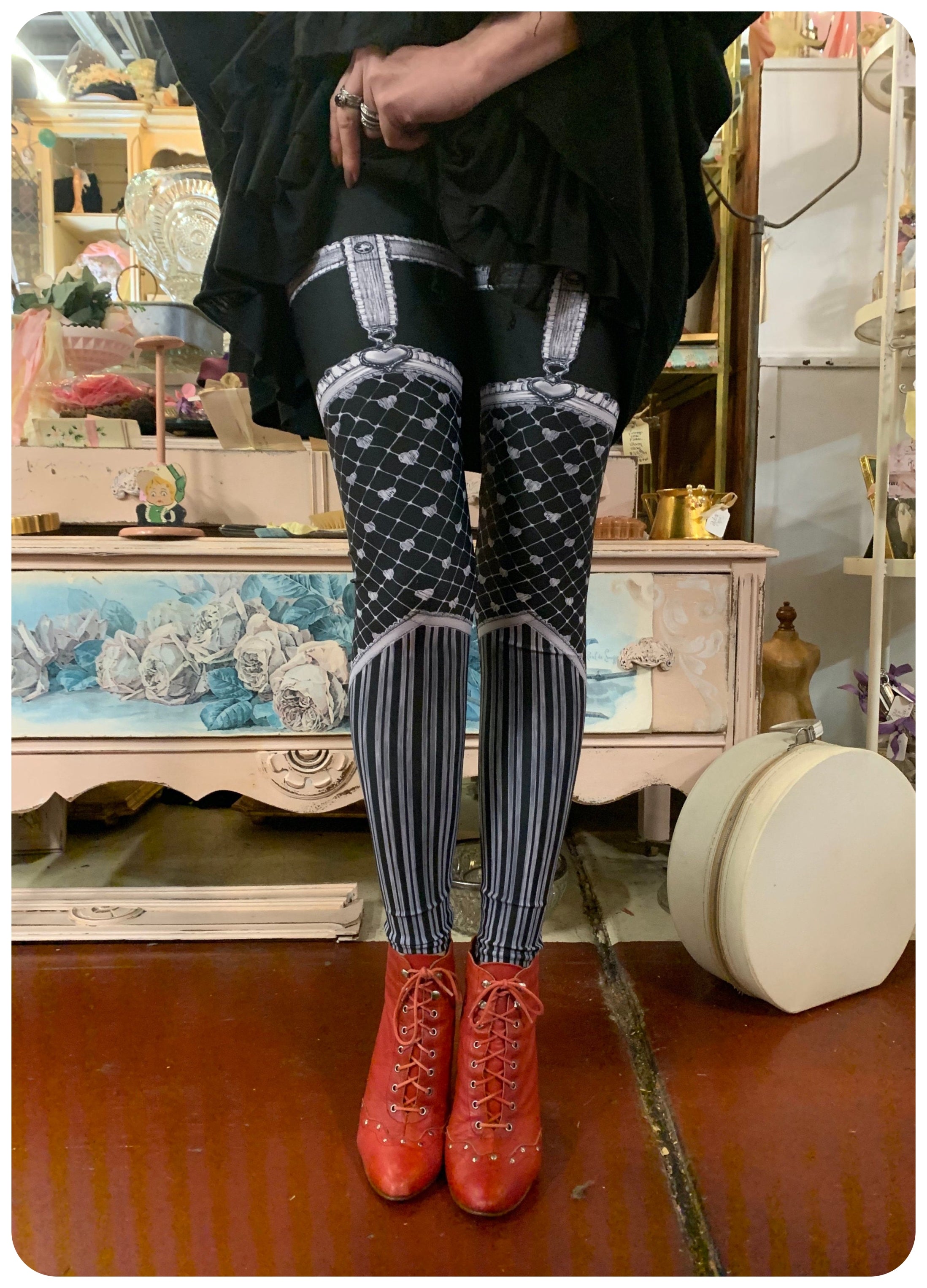 Black Sweetheart Leggings ~ Fox Savant