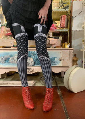 Black Sweetheart Leggings ~ Fox Savant