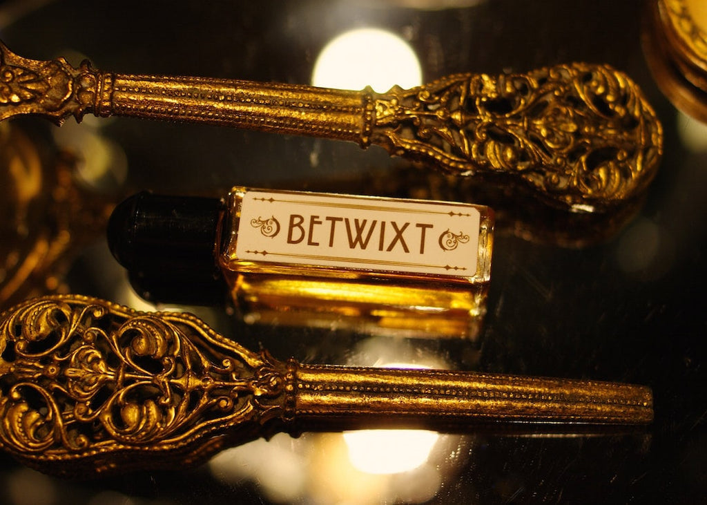 Betwixt, A Sandalwood Natural Perfume by Theater Potion